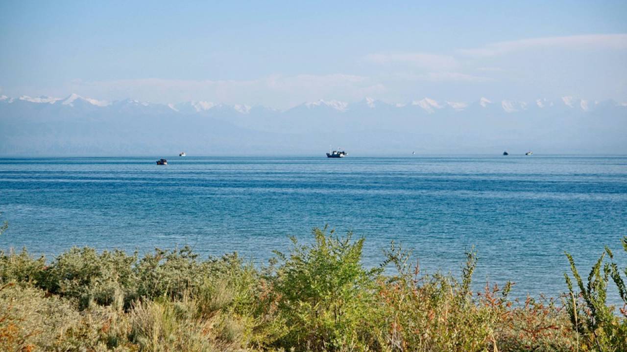 İSSYK-KUL GÖLÜ